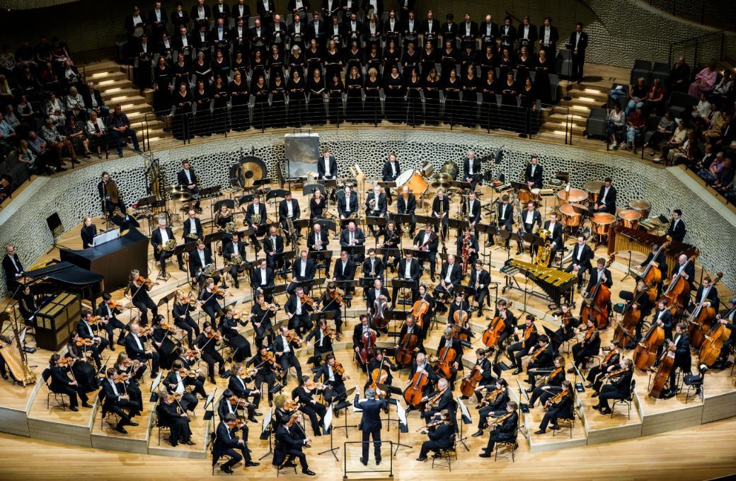 The Rundfunk-Sinfonieorchester Berlin and Rundfunkchor Berlin at the Elbphilharmonie &copy; Sebastian Madej