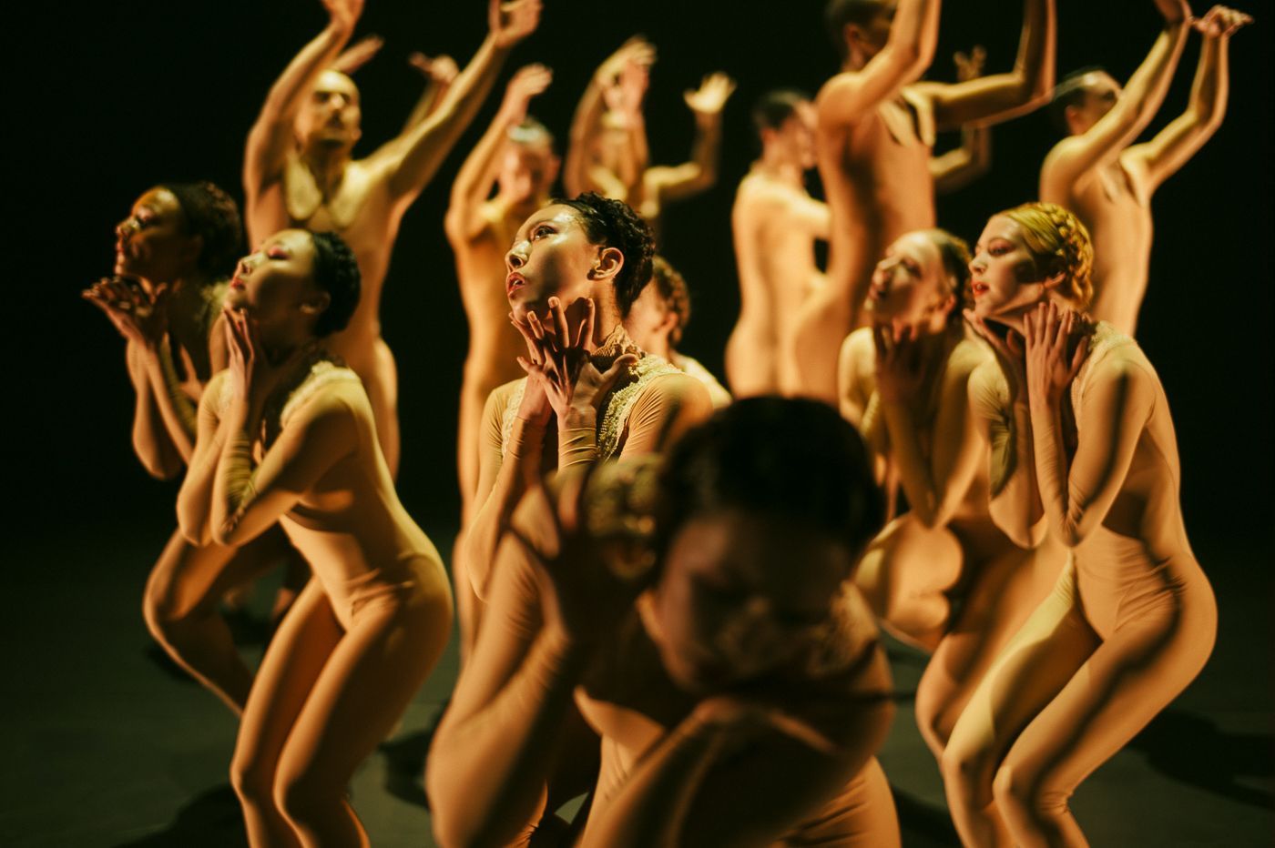 NDT2 in Sharon Eyal’s <i>SAABA</i> © Rahi Rezvani