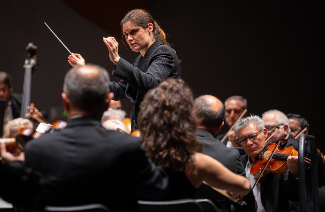 Delyana Lazarova al frente de la Orquesta Sinf&oacute;nica de Galicia &copy; Orquesta Sinf&oacute;nica de Galicia