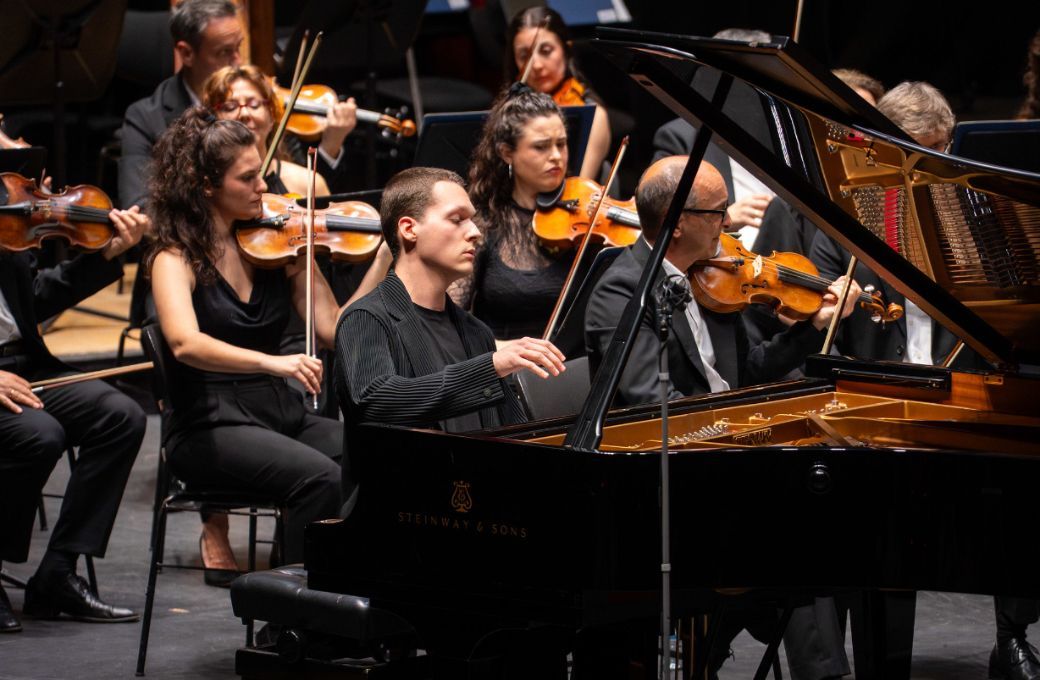 El pianista Lukas Sternath &copy; Orquesta Sinf&oacute;nica de Galicia