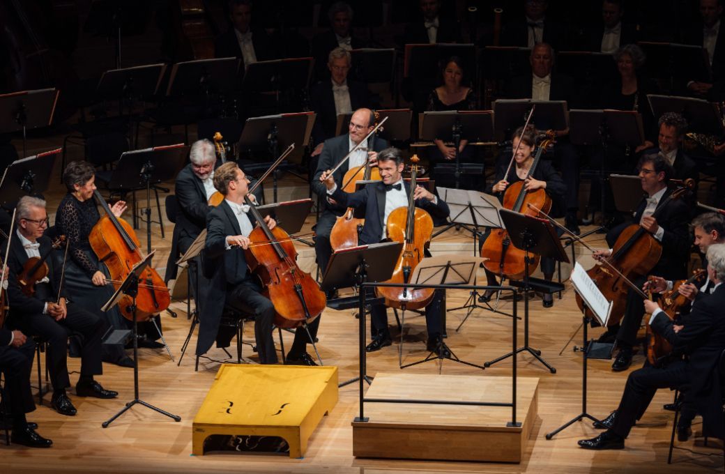 Gautier Capu&ccedil;on and the Staatskapelle Dresden cellos &copy; Oliver Killig
