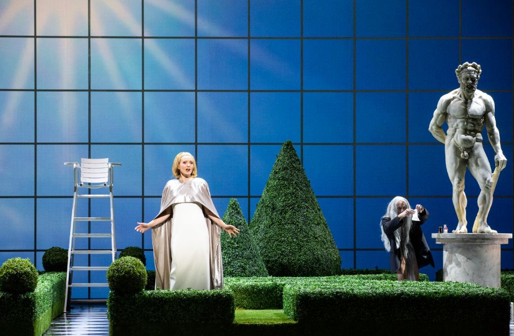 Julie Fuchs (Juno) &copy; Op&eacute;ra national de Paris | Bernd Uhlig