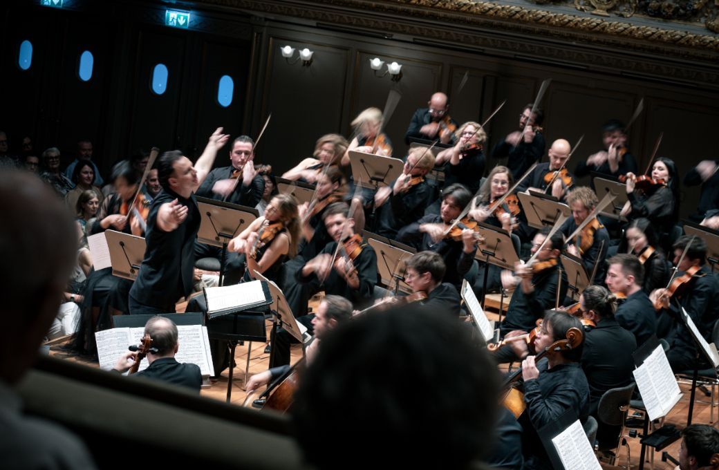 Teodor Currentzis dirige Utopia dans la <i>Premi&egrave;re Symphonie</i> de Mahler (&agrave; Zurich) &copy; Quim Vilar