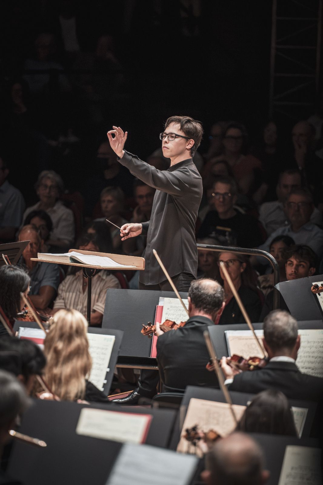 Tarmo Peltokoski conducts the Orchestre National du Capitole de Toulouse © Romain Alcaraz