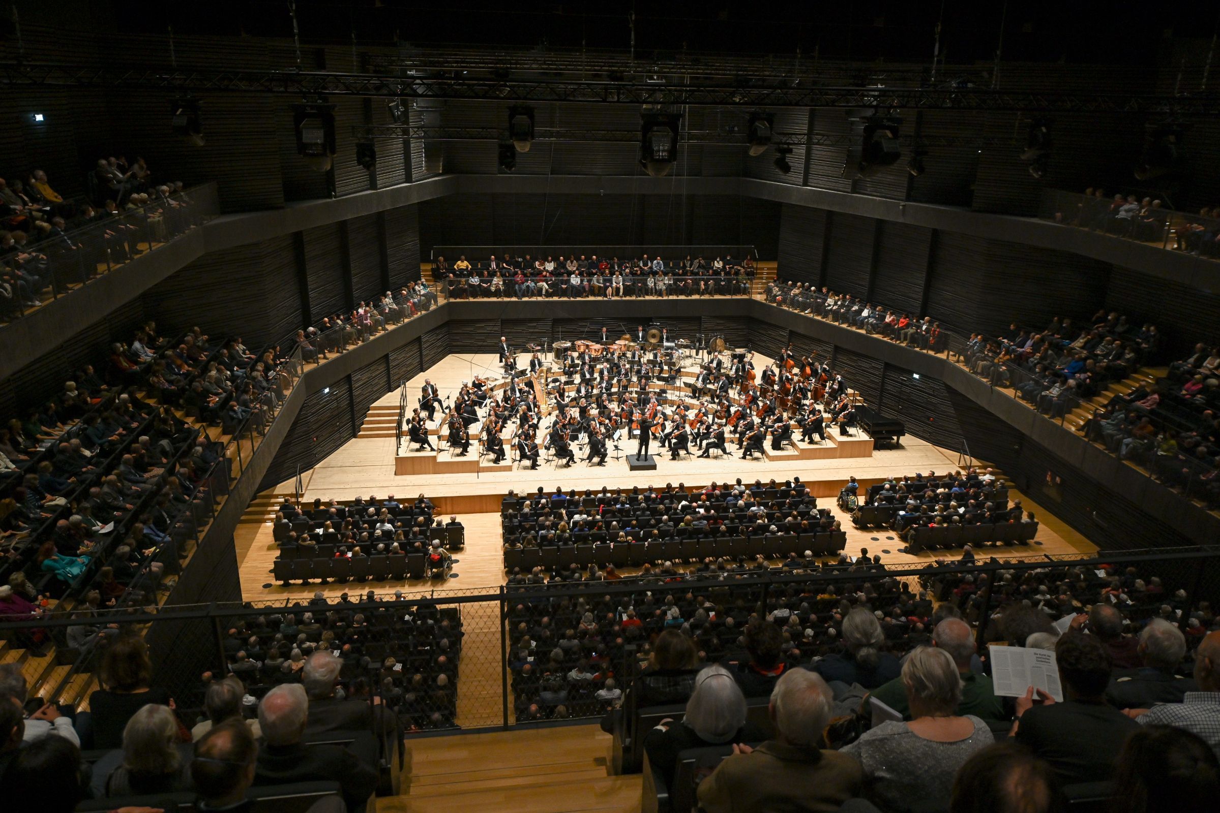 Munich Philharmonic Orchestra with Chief Conductor Lahav Shani © Tobias Hase
