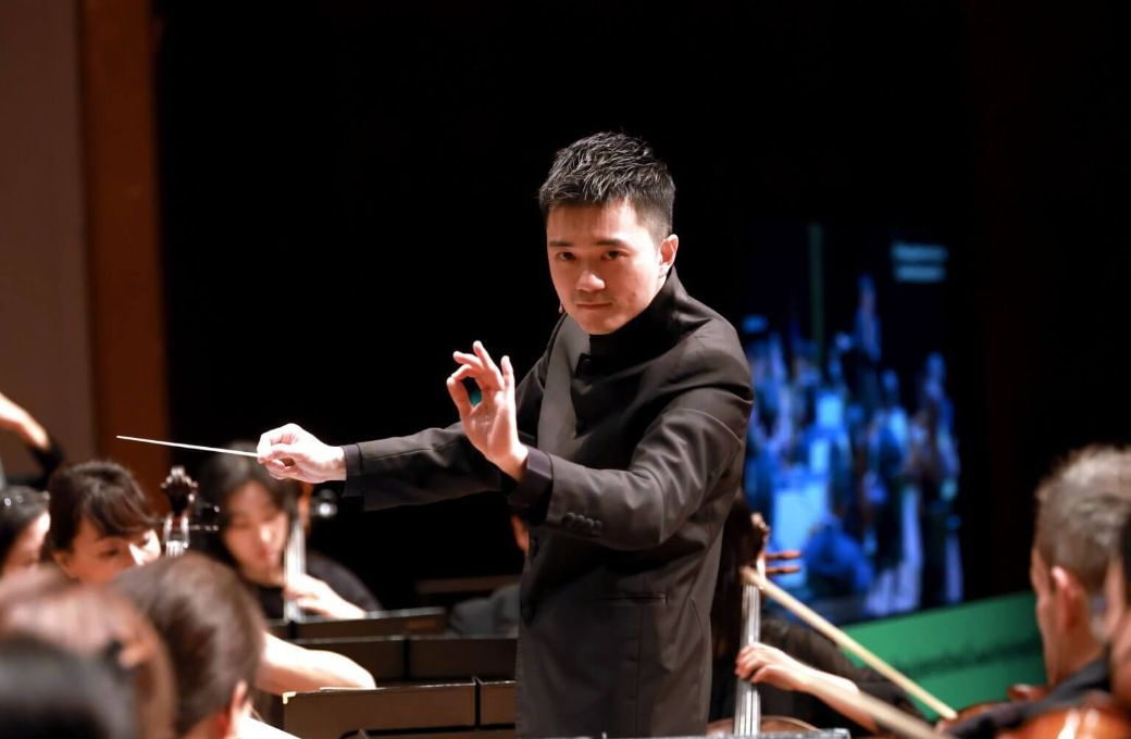 Yao-Yu Wu conducts the Hong Kong Sinfonietta &copy; HK Sinfonietta Ltd