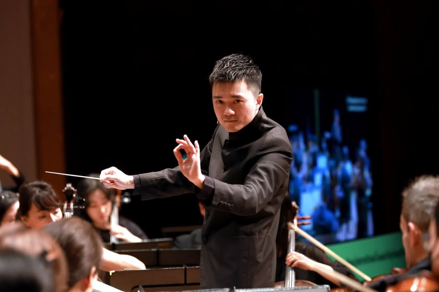 Yao-Yu Wu conducts the Hong Kong Sinfonietta &copy; HK Sinfonietta Ltd