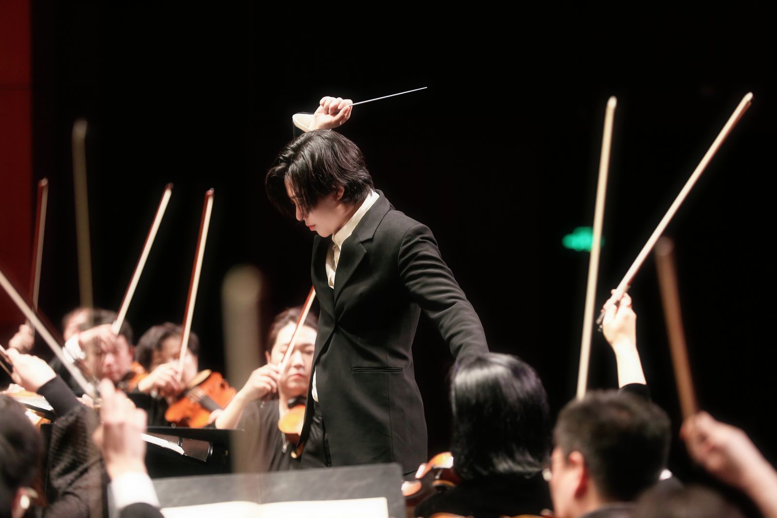 Linhan Cui conducts &copy; Courtesy of Linhan Cui