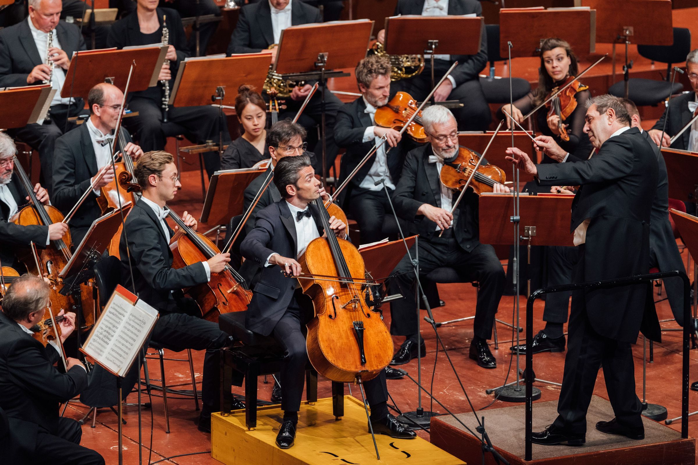 Gautier Capuçon und Daniele Gatti mit der Sächsischen Staatskapelle Dresden © Oliver Killig