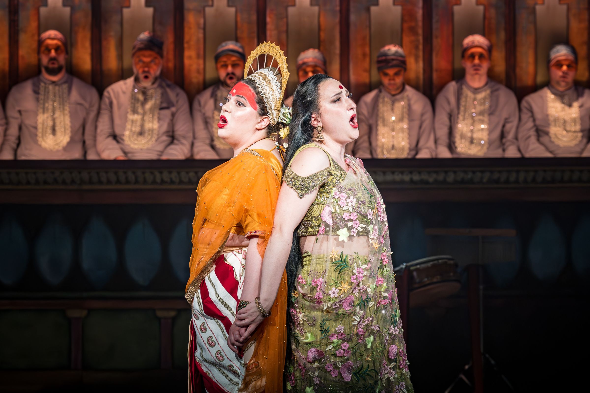 Nazan Fikret (Rukmini) and Julia Sitkovetsky (Radha as woman) © Marc Brenner