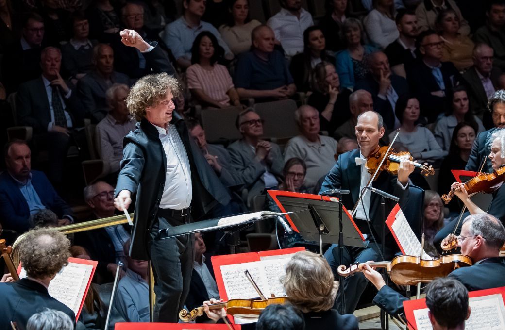 Santtu-Matias Rouvali conducts the Philharmonia © Philharmonia Orchestra | Marc Gascoigne