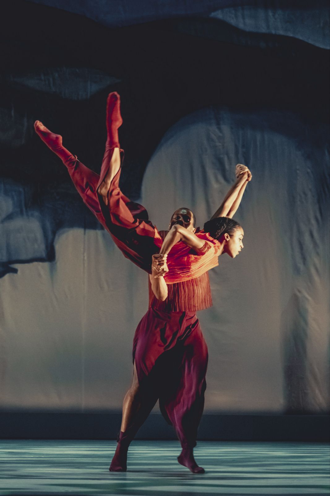 Ashley Simpson and Jared Kelly in Penny Saunders’ <i>Autumn</i> from <i>The Four Seasons Reimagined</i> &copy; Vikki Sloviter