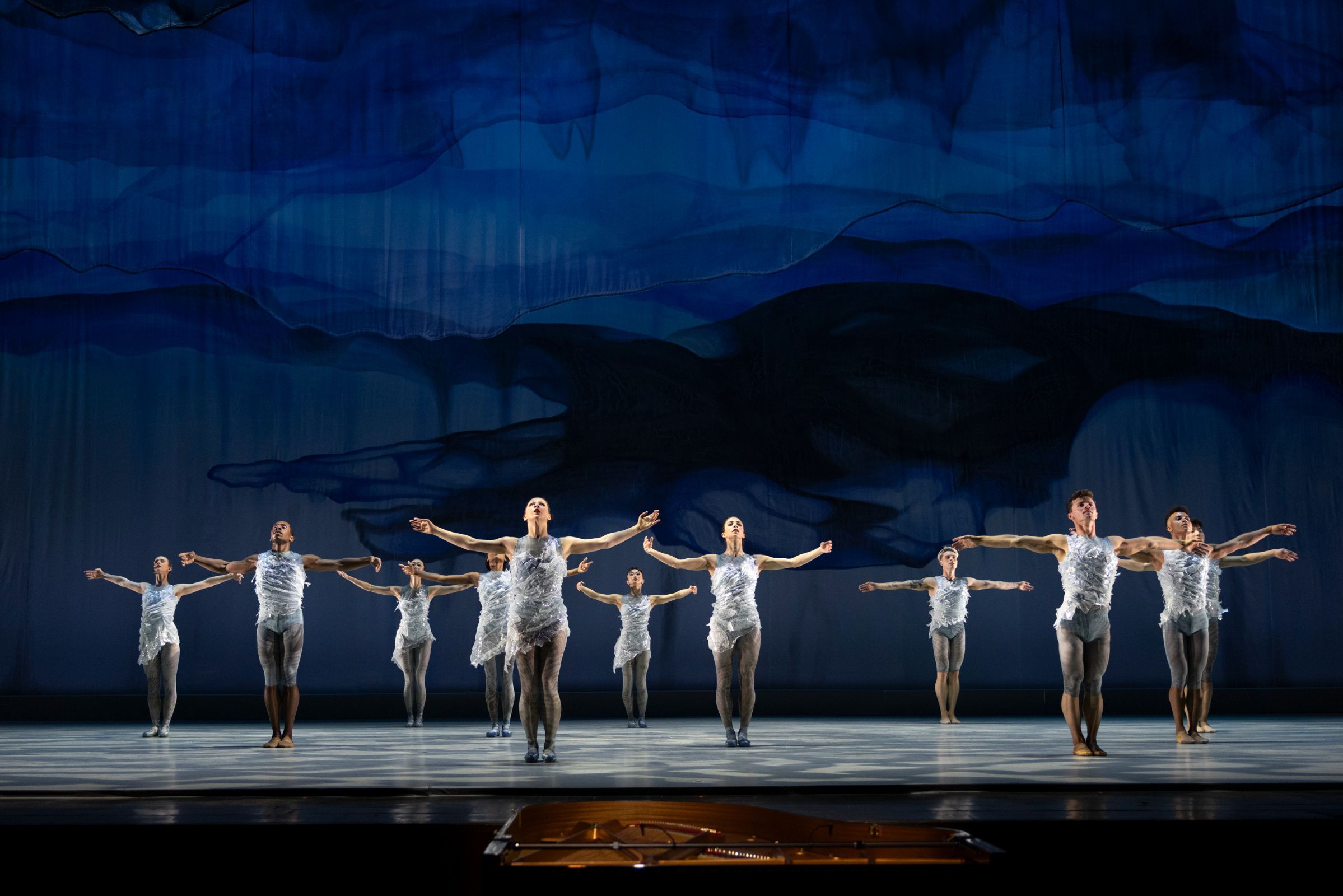 BalletX in Jamar Roberts’ <i>Winter</i> from <i>The Four Seasons Reimagined</i> &copy; Vikki Sloviter