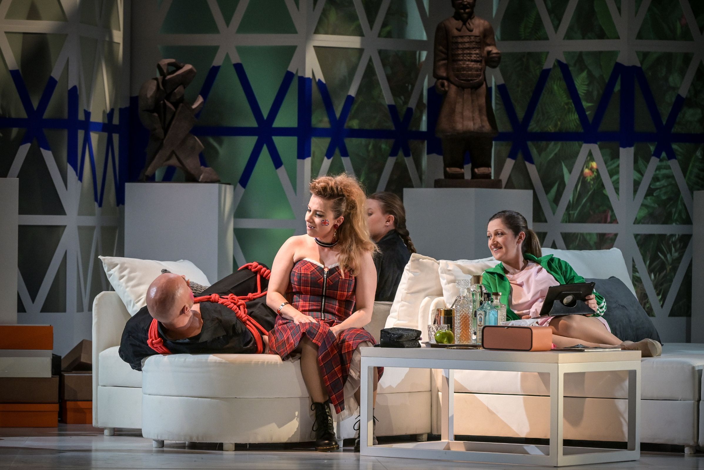 Ante Jerkunica (Osmin) and Manon Lamaison (Blonde) © Vincent Pontet