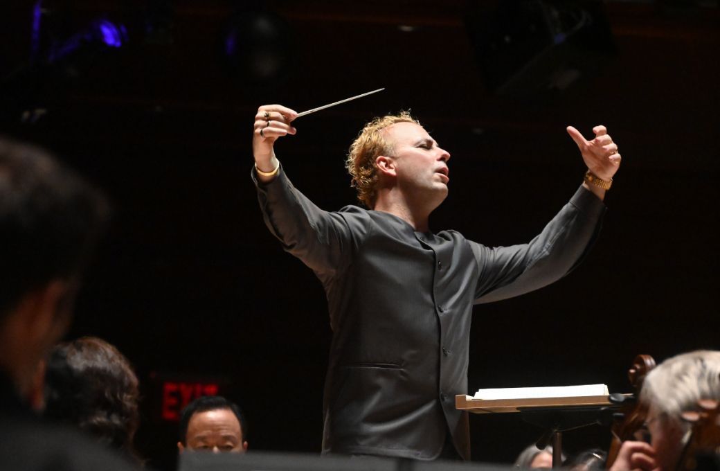 Yannick N&eacute;zet-S&eacute;guin conducts the Philadelphia Orchestra &copy; Pete Checchia