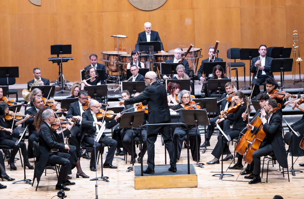 Baldur Br&ouml;nnimann al frente de la RFG &copy; Real Filharmon&iacute;a de Galicia