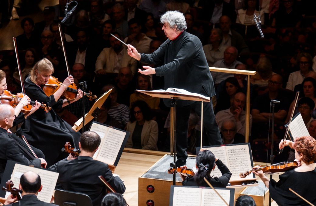 Semyon Bychkov conducts the New York Philharmonic &copy; Chris Lee