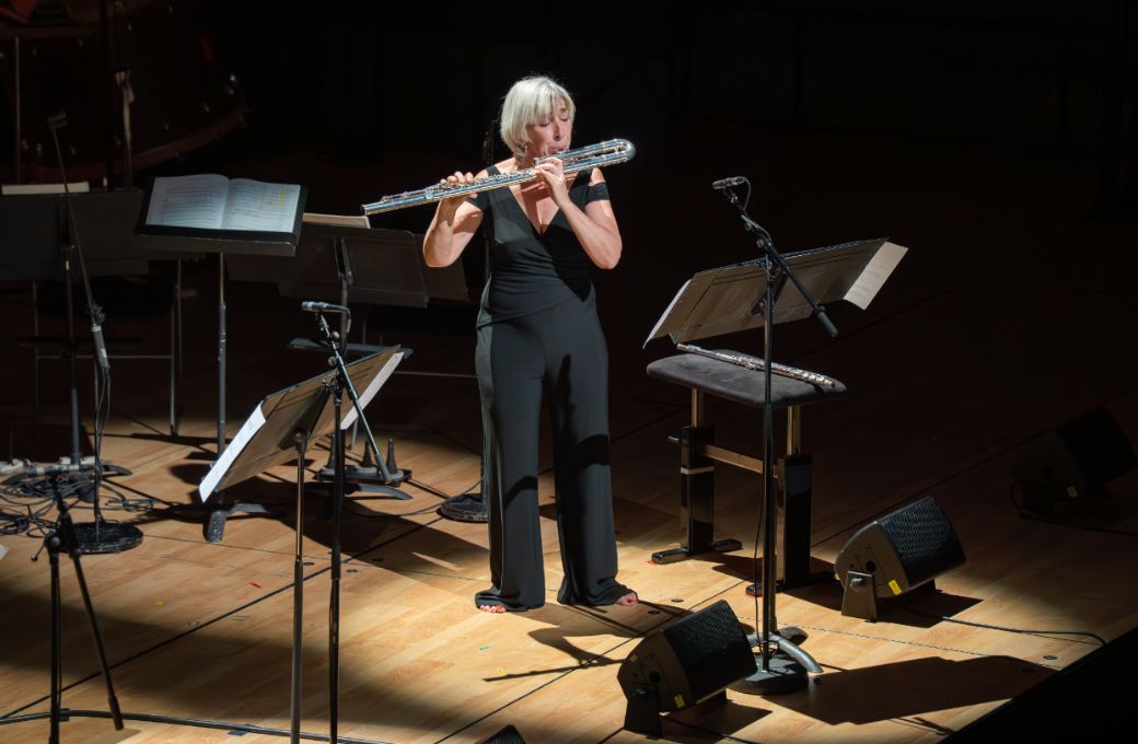 Emmanuelle Oph&egrave;le dans <i>Pr&eacute;cipitations</i> de Tobias Feierabend &copy; Anne-&Eacute;lise Grosbois