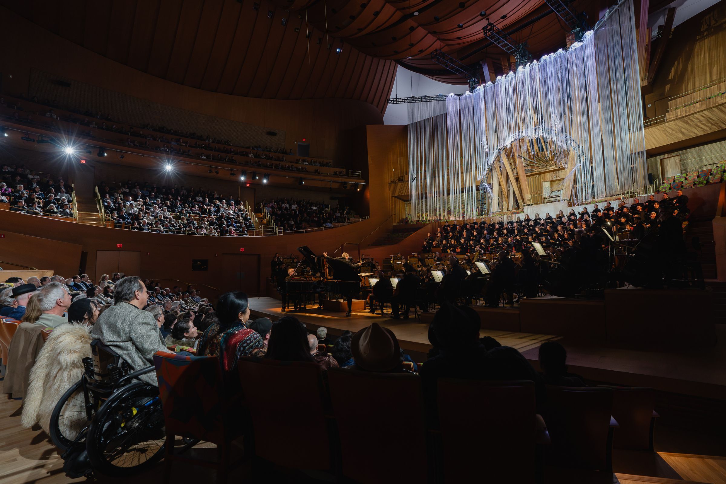 The Los Angeles Philharmonic perform at Walt Disney Concert Hall © Farah Sosa