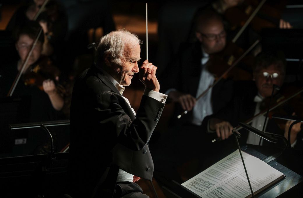&Aacute;d&aacute;m Fischer conducts the Hungarian Radio Symphony Orchestra &copy; Attila Nagy | M&uuml;pa Budapest