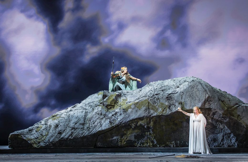 Tamara Mumford (Waltraute) and Lise Lindstrom (Brünnhilde) © Raftermen