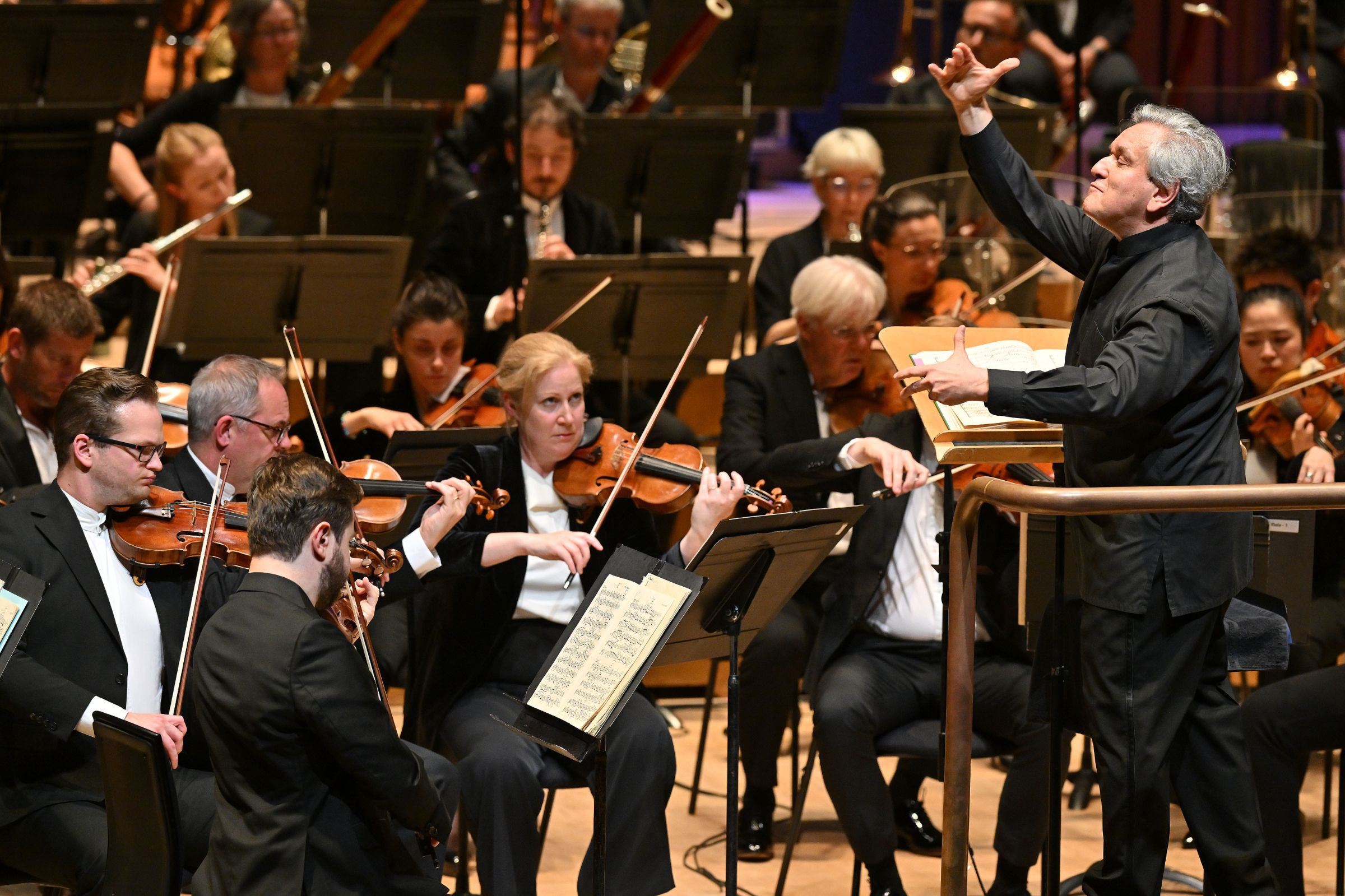 Sir Antonio Pappano conducts the London Symphony Orchestra &copy; LSO | Mark Allan