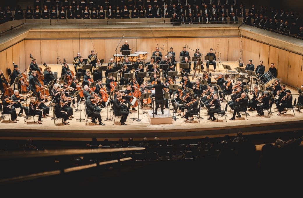 Gustavo Gimeno leads the TSO &copy; Allan Cabral | Courtesy of the Toronto Symphony Orchestra