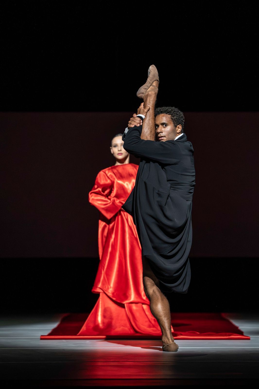 Francesca Hayward and Marcelino Sambé in León/Lightfoot’s <i>Salle de danse</i> &copy; The Royal Ballet 2026. Johan Persson