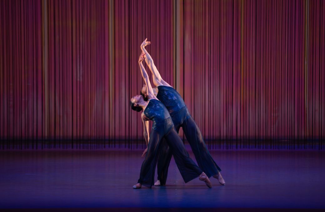 H&agrave; Nhi Tr&acirc;n and Robin Park in Krzysztof Pastor&rsquo;s <i>Refraction</i> &copy; Altin Kaftira