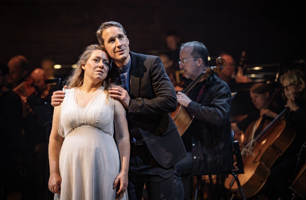 Sophie Bevan (Mélisande) and Jacques Imbrailo (Pelléas) © Craig Fuller