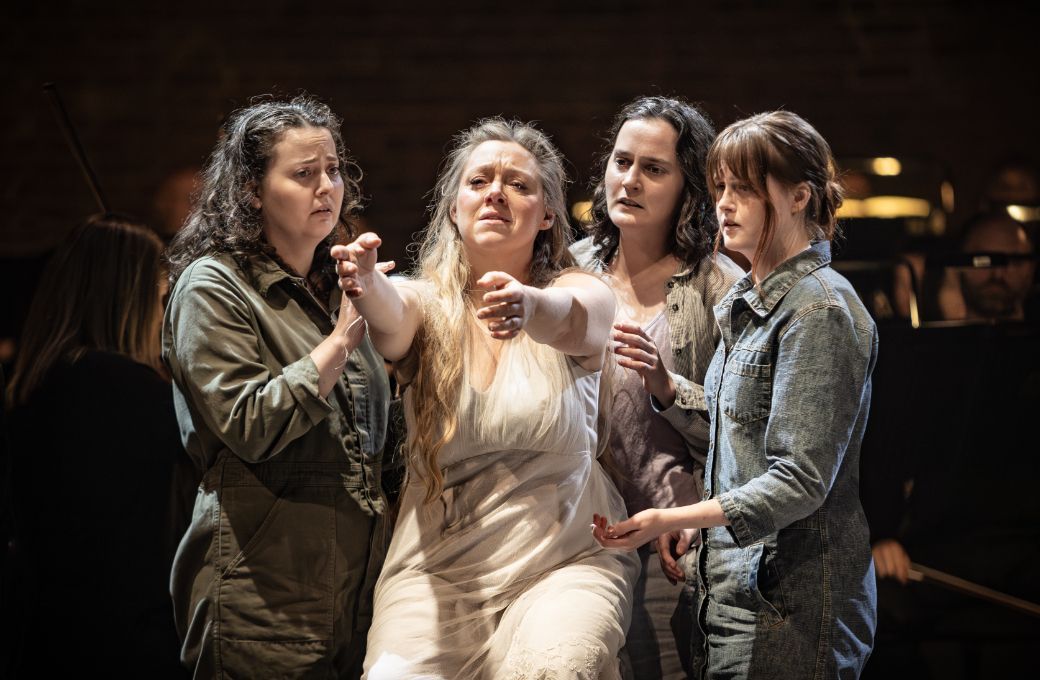 Sophie Bevan (Mélisande) with Myrna Tennant, Camilla Seale and Phoebe Rayner © Craig Fuller