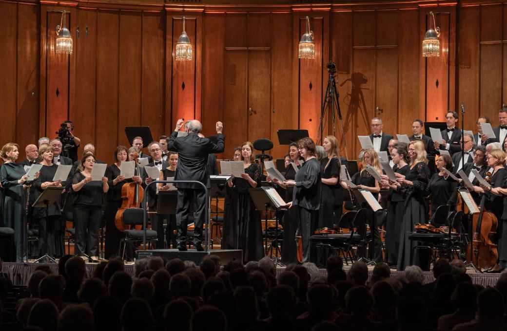 Iv&aacute;n Fischer dirigiert das Budapest Festival Orchestra &copy; Julia Milberger