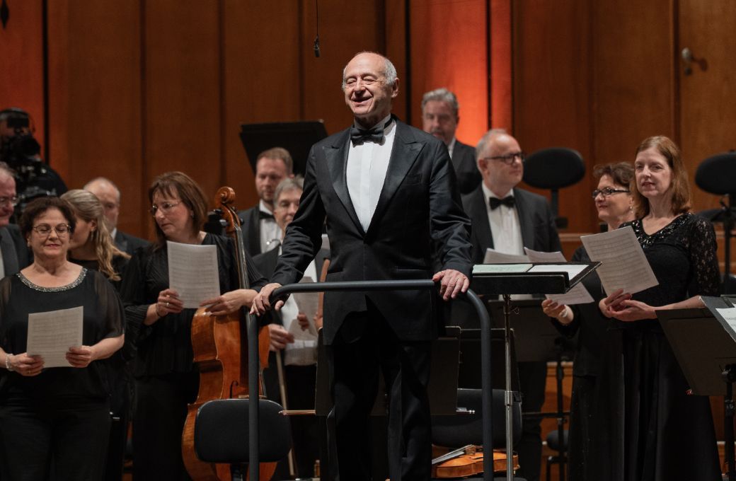 Iv&aacute;n Fischer mit dem Budapest Festival Orchestra &copy; Julia Milberger