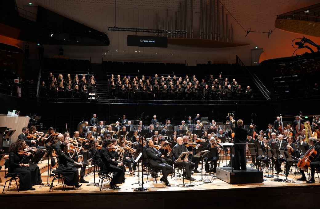 Mirga Gražinytė-Tyla dirige le <i>War Requiem</i> à la Philharmonie © Christophe Abramowitz / Radio France