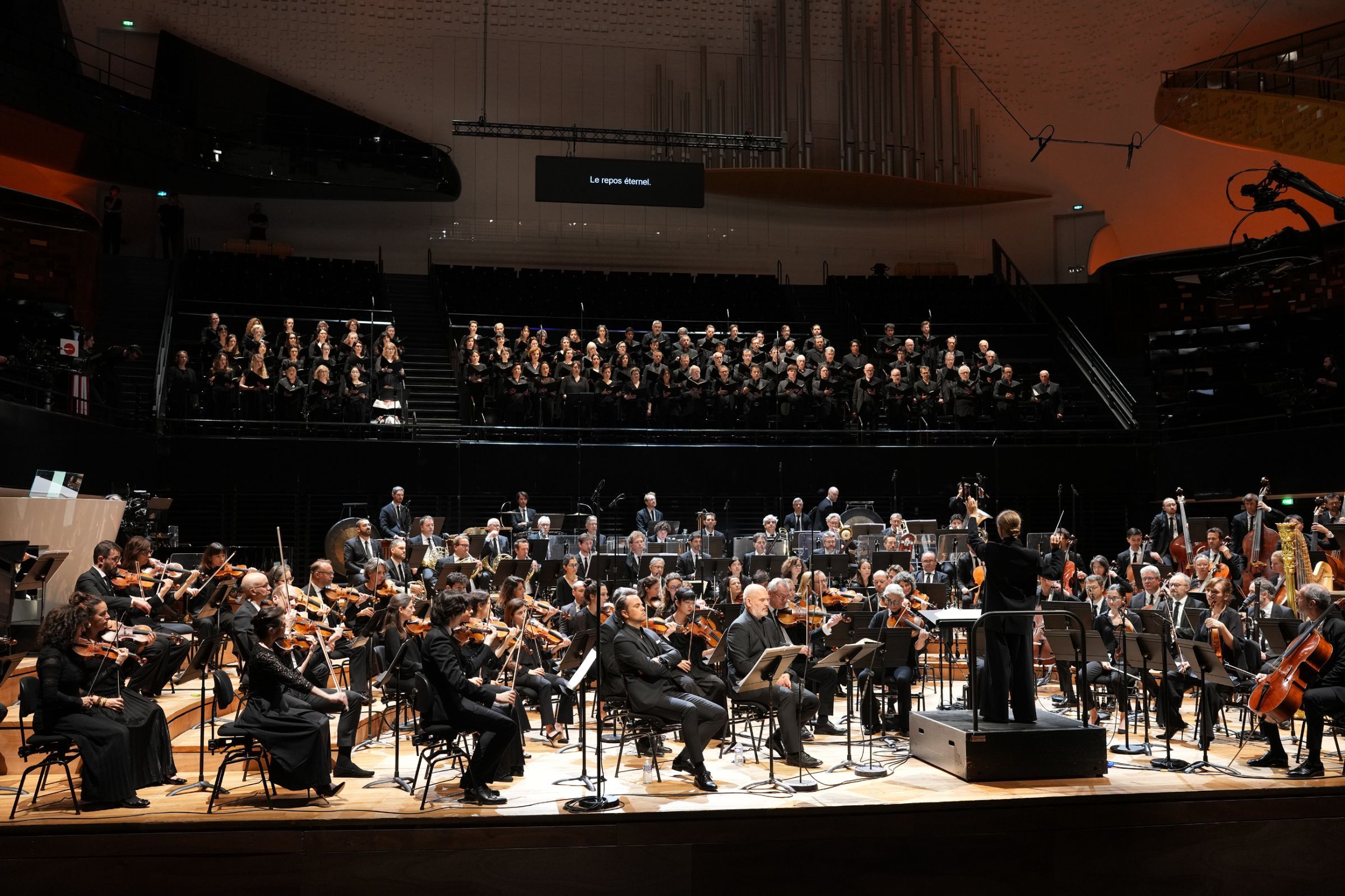 Mirga Gražinytė-Tyla dirige le <i>War Requiem</i> à la Philharmonie © Christophe Abramowitz / Radio France