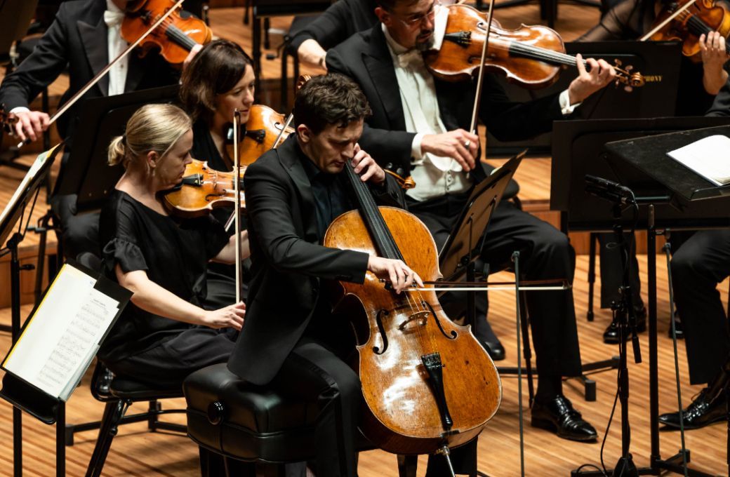 Maximilian Hornung and the Sydney Symphony Orchestra &copy; Ken Leanfore
