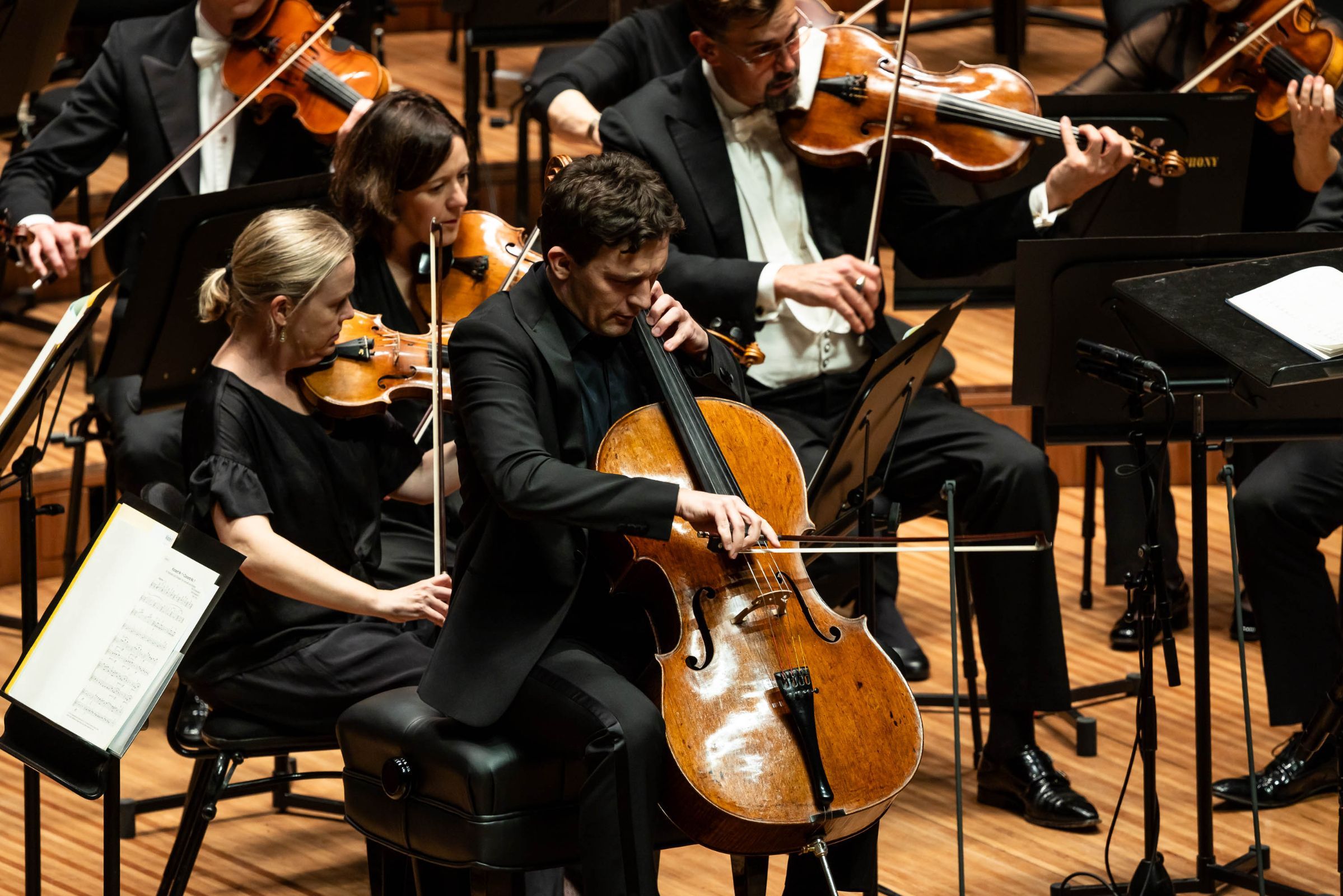 Maximilian Hornung and the Sydney Symphony Orchestra &copy; Ken Leanfore