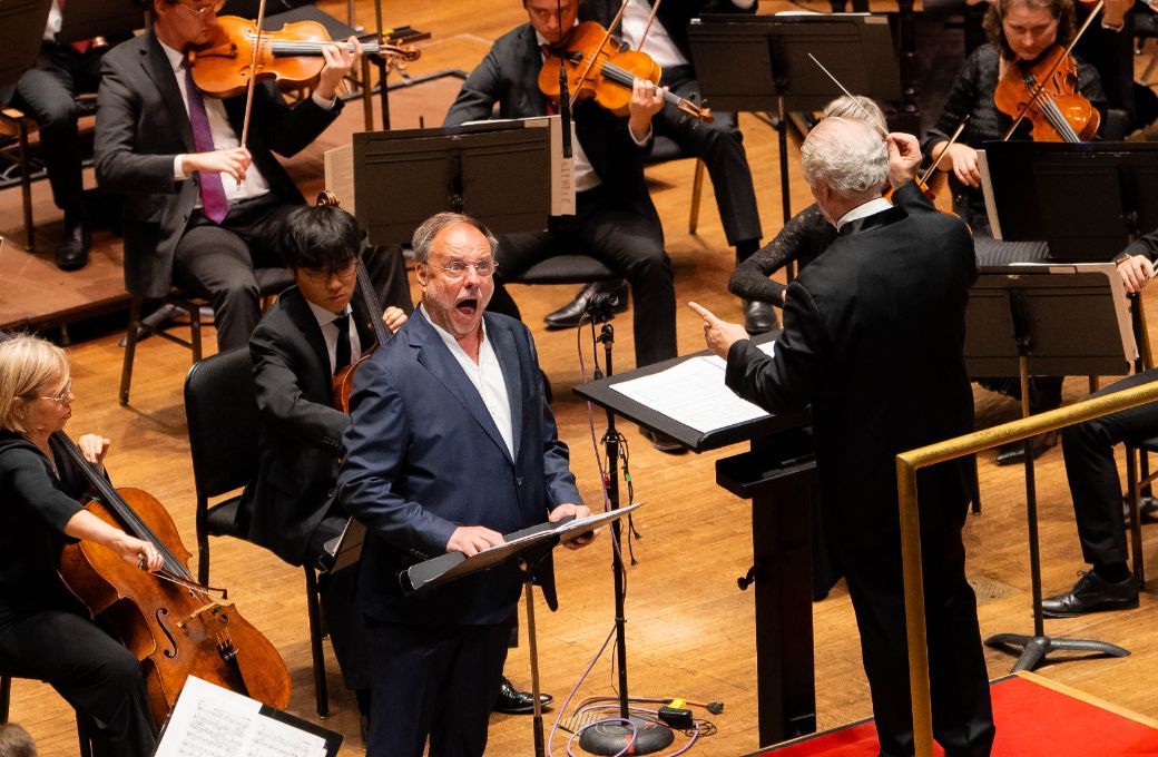 Matthias Goerne, Manfred Honeck and the Pittsburgh Symphony &copy; Josh Milteer