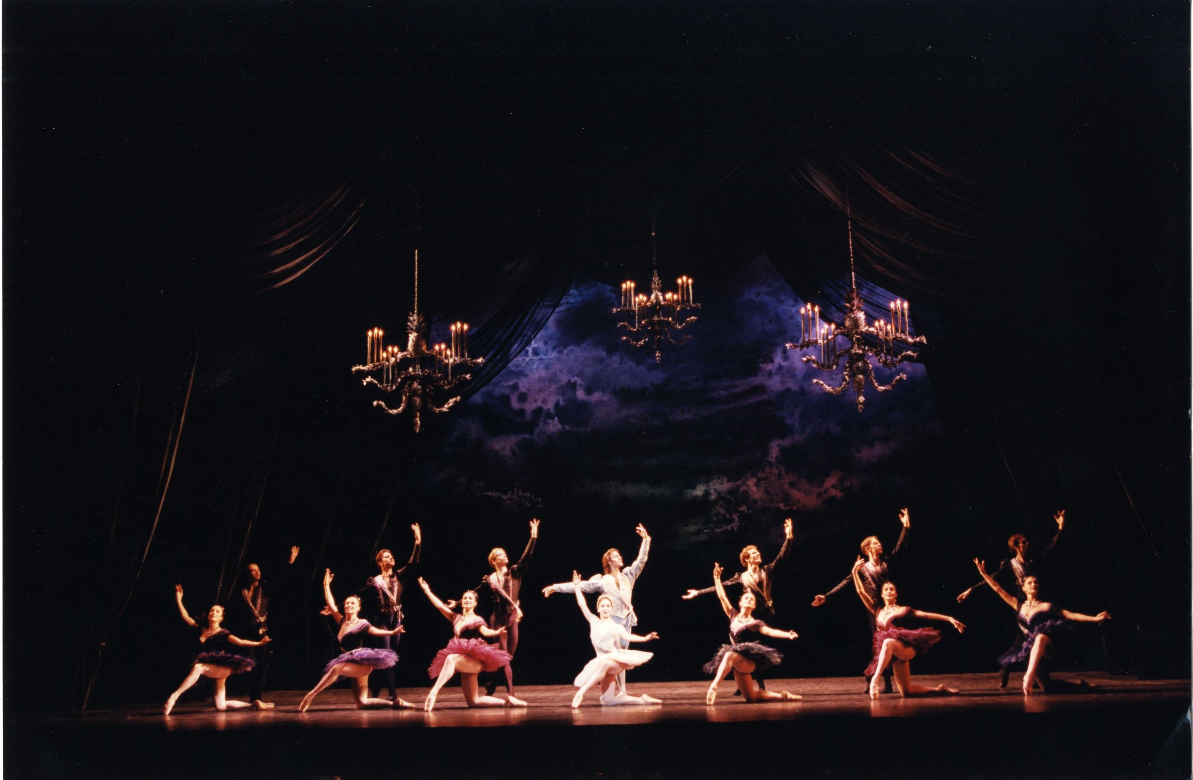 Birmingham Royal Ballet in Ashton’s <i>Birthday Offering</i> &copy; Bill Cooper, 1995