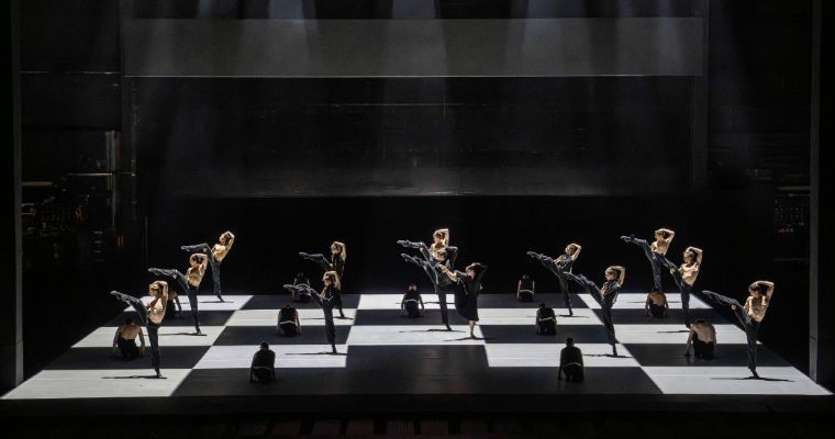 The Royal Ballet in <i>Salle de danse</i> by Sol León and Paul Lightfoot © Johan Persson