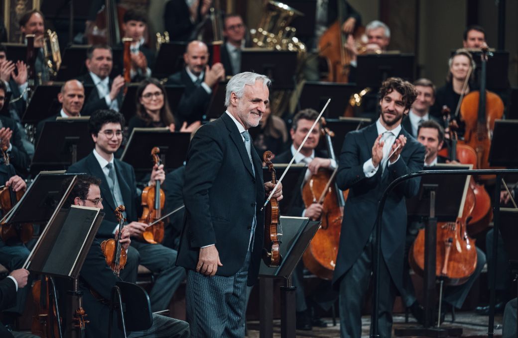 Rainer Honeck, Lorenzo Viotti and the Vienna Philharmonic &copy; Wiener Philharmoniker | Niklas Schnaubel