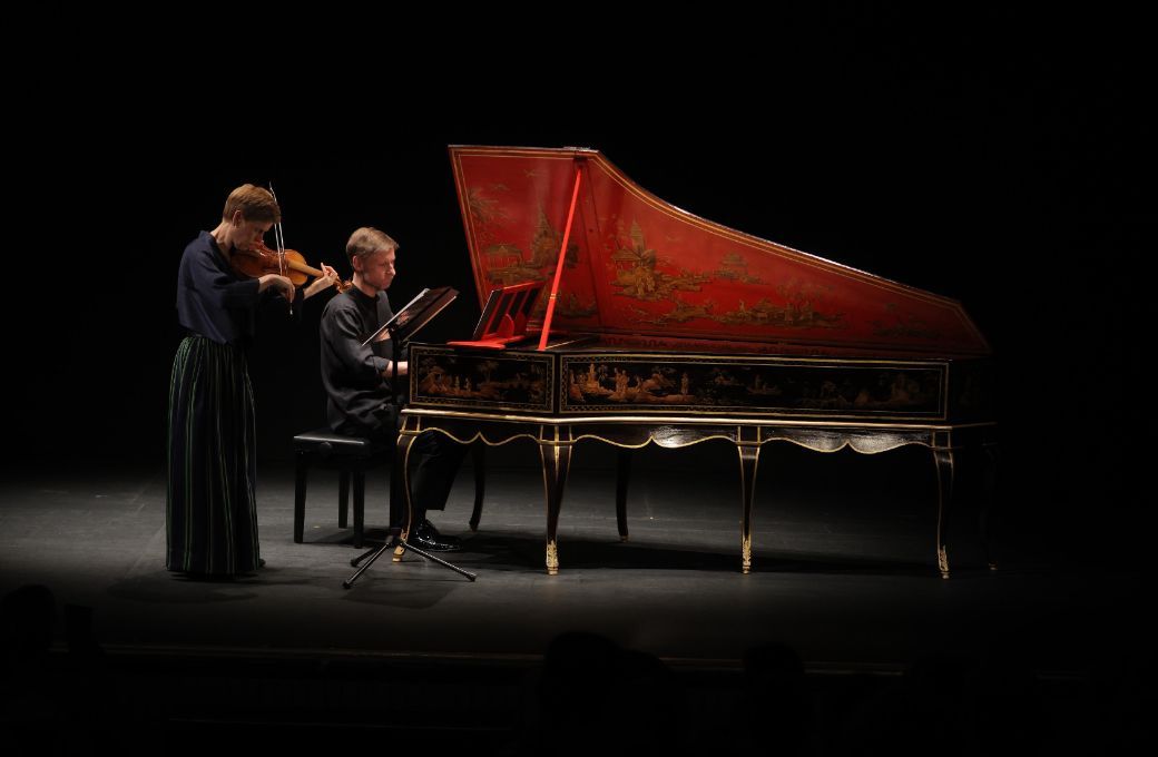 Isabelle Faust, viol&iacute;n, y Kristian Bezuidenhout, clave, en el Teatro Fernando de Rojas &copy; Nacho Mart&iacute;n | CBA