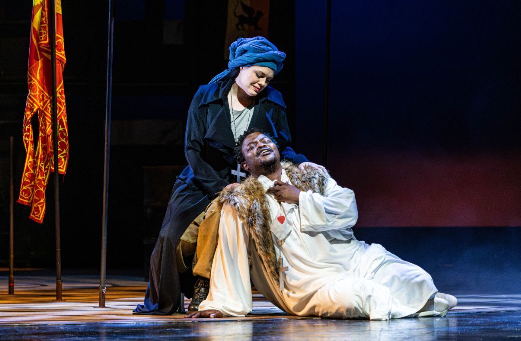 Emma McNairy (Desdemona) und Owen Metsileng (Otello) © Christina Iberl
