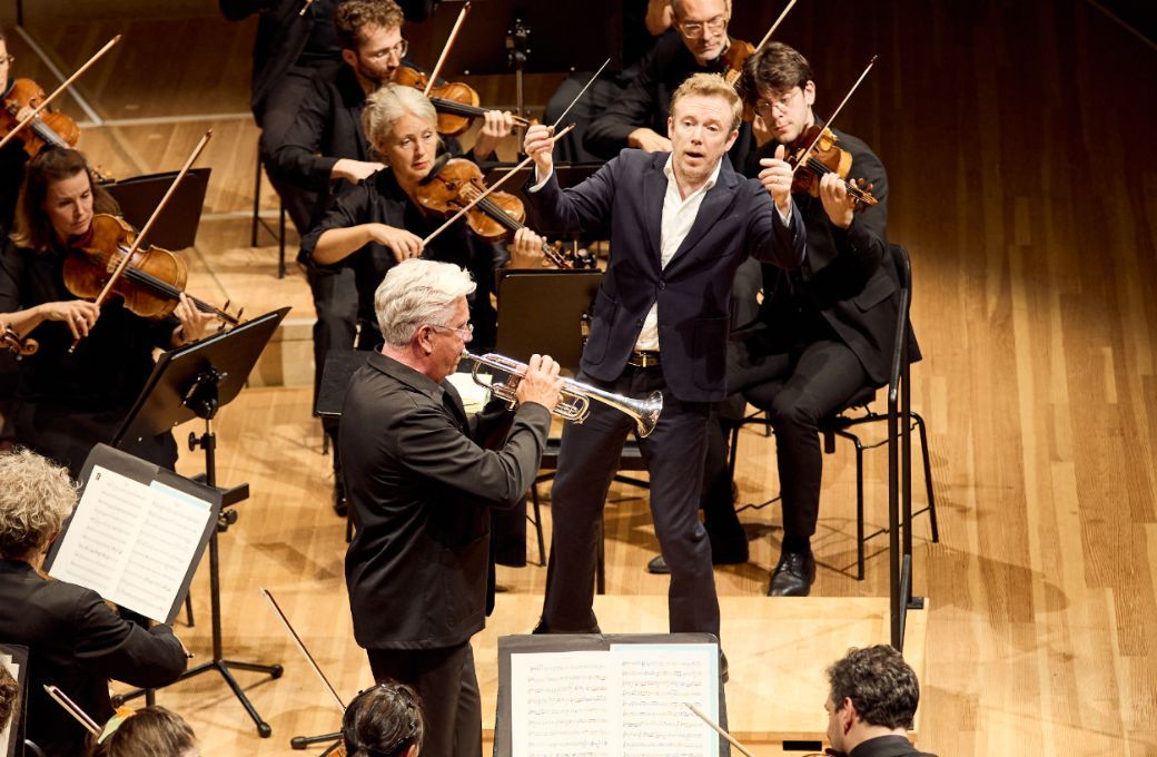 H&aring;kan Hardenberger, Daniel Harding and the Mahler Chamber Orchestra &copy; Carolin Windel