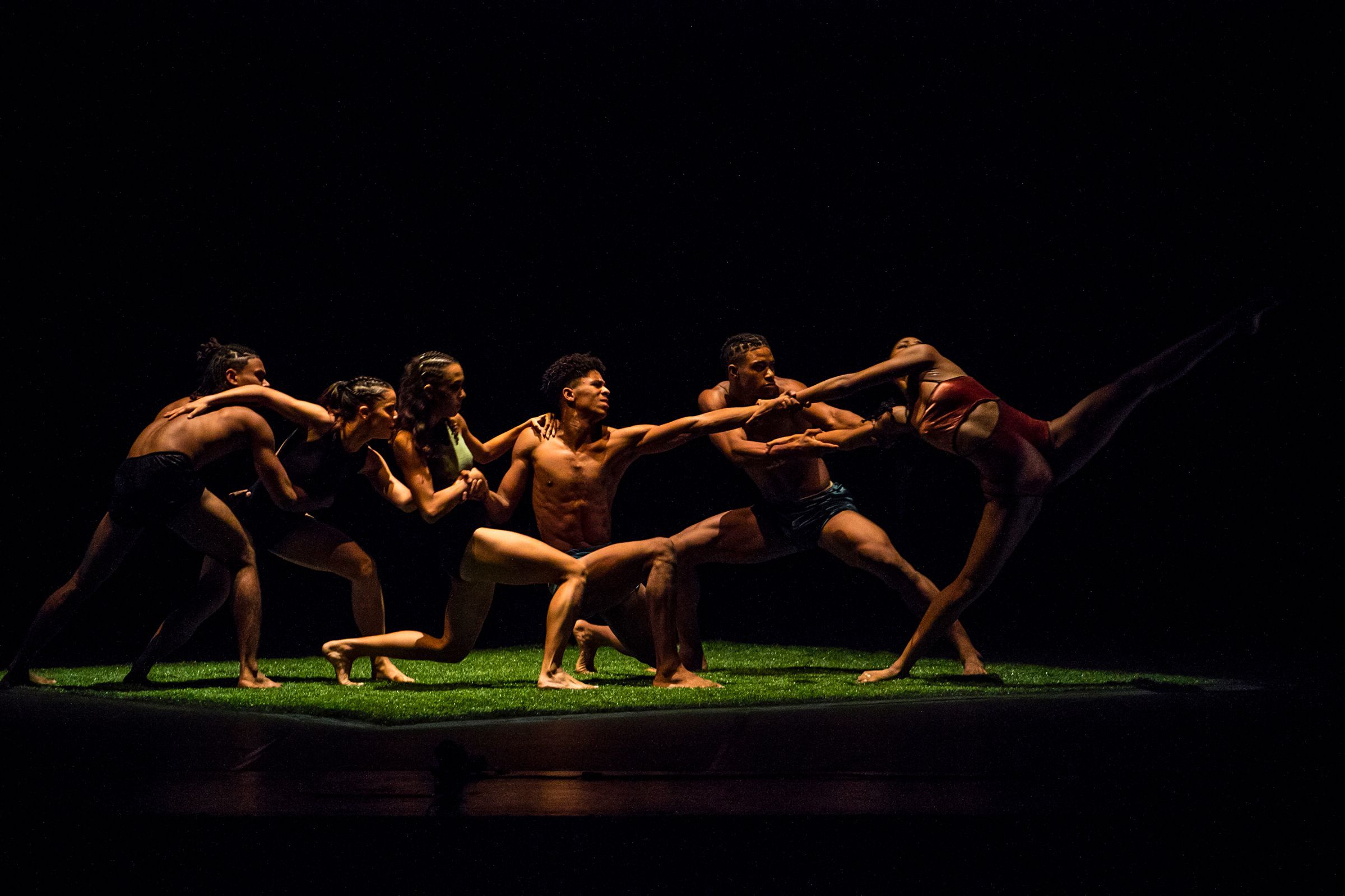 Acosta Danza Yunior in <i>Faga</i> by Susana Pous &copy; Yuris Nórido