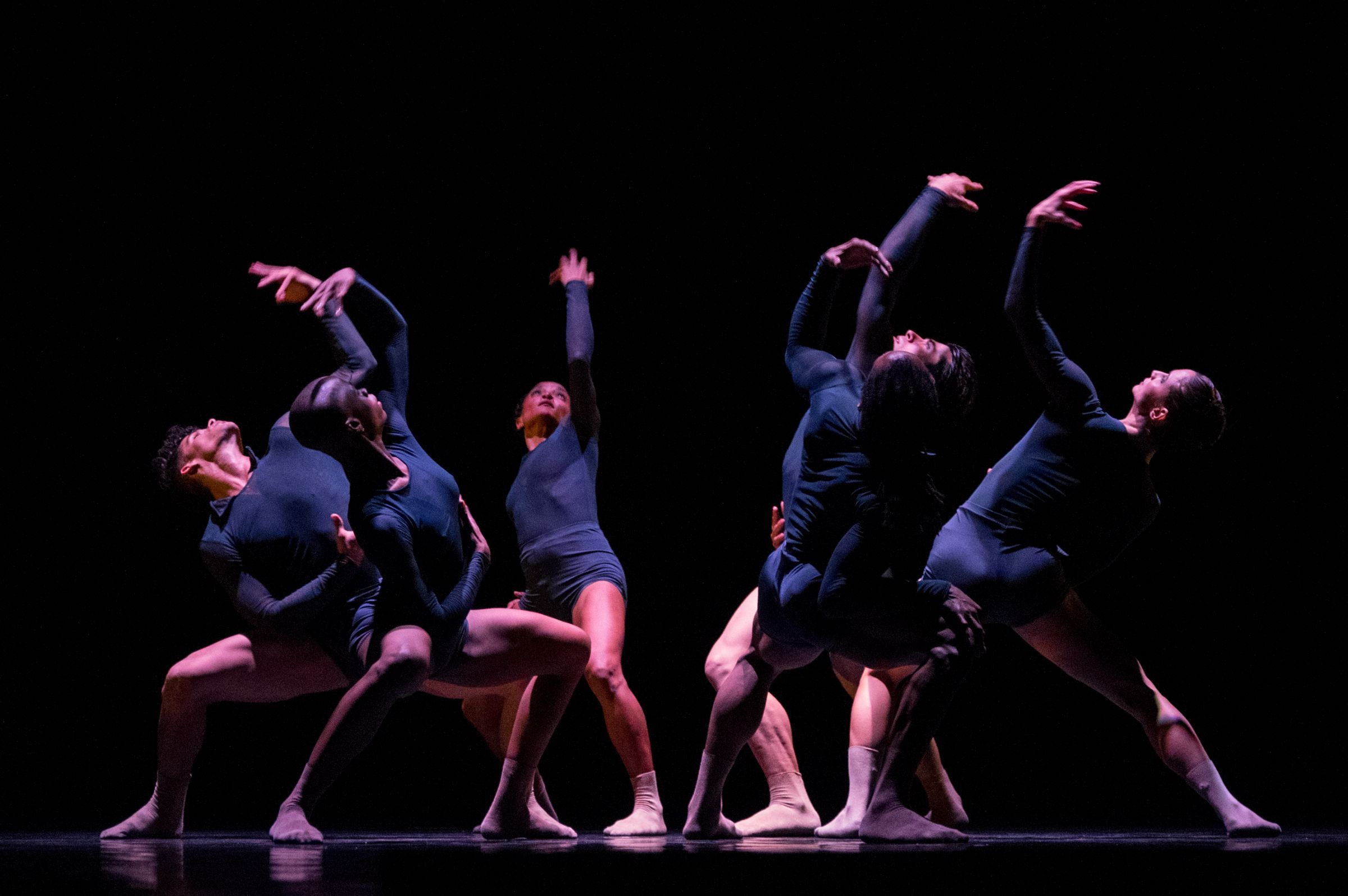 Acosta Danza Yunior in Juliano Nunes’ <i>Mundo Interpretado</i> &copy; Yuris Nórido