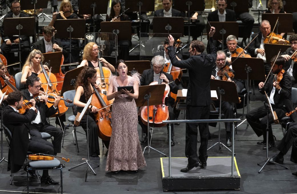 Jone Martínez, Pablo González y la Orquesta Sinfónica de Tenerife © Miguel Barreto | Auditorio de Tenerife