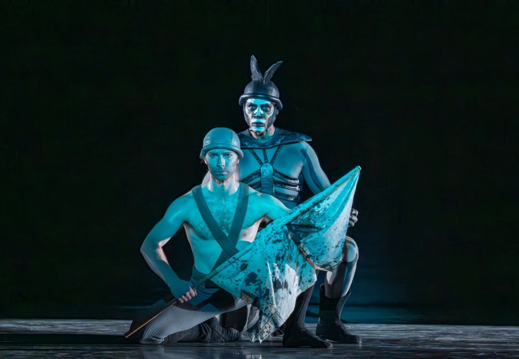 Carlos Acosta as Death and Max Maslen as the Old Soldier in <i>The Green Table</i> &copy; Johan Persson