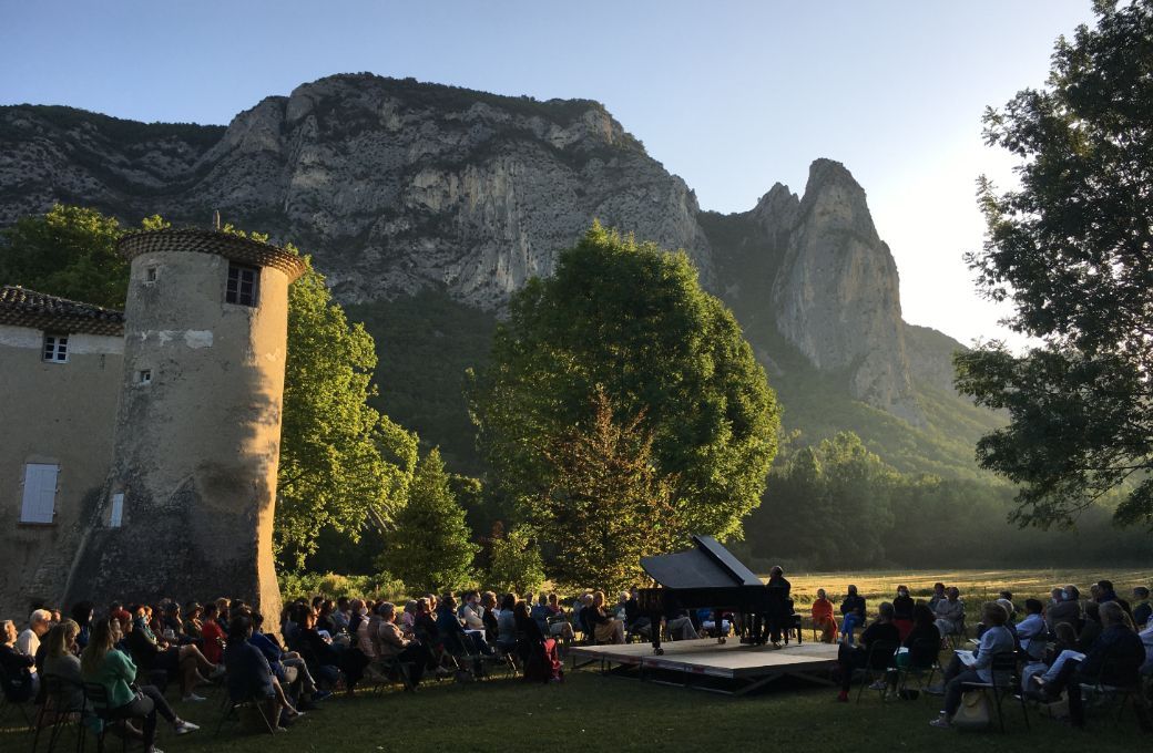 Un r&eacute;cital au lever du soleil lors du Festival Mozart dans la Dr&ocirc;me &copy; Festival Mozart