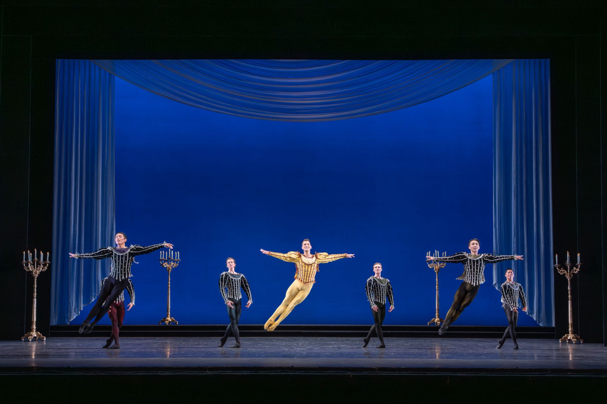 Birmingham Royal Ballet in Sir Frederick Ashton’s <i>Birthday Offering</i> &copy; Johan Persson